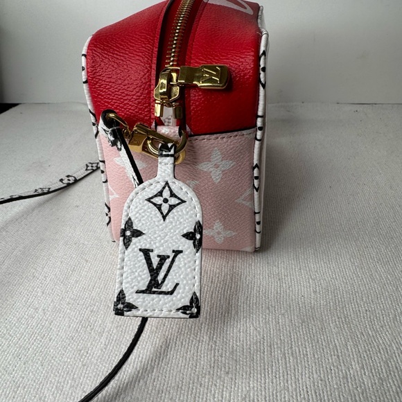 Louis Vuitton Monogram Giant Beach Pouch Pink And Red - Picture 6 of 9